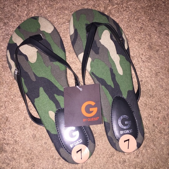 BRAND NEW Guess flip flops