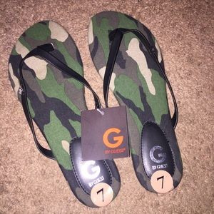 BRAND NEW Guess flip flops