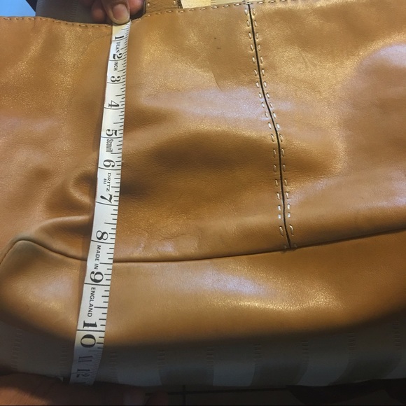 Pre-owned Adrienne Vittadini purse. - Picture 3 of 4