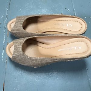 Chinese Laundry wedges 6.5