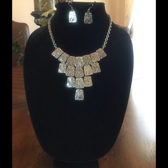 Silver neckless/ earring set