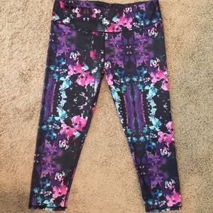 Fabletics by Kate Hudson Medium crops