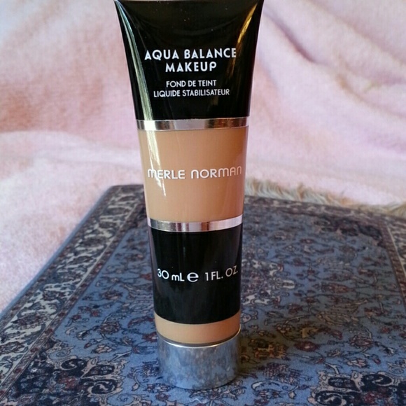 New Merle Norman Aqua Balance Makeup M54