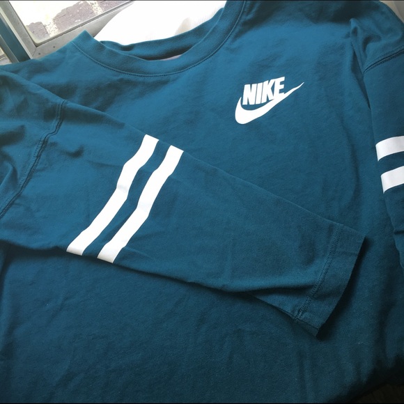 Long Nike Shirt! 💚💙