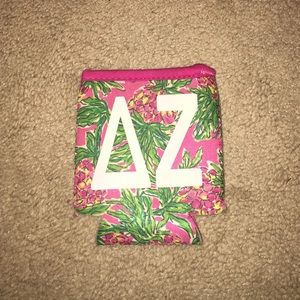 Lilly Pulitzer Koozie with DZ on it