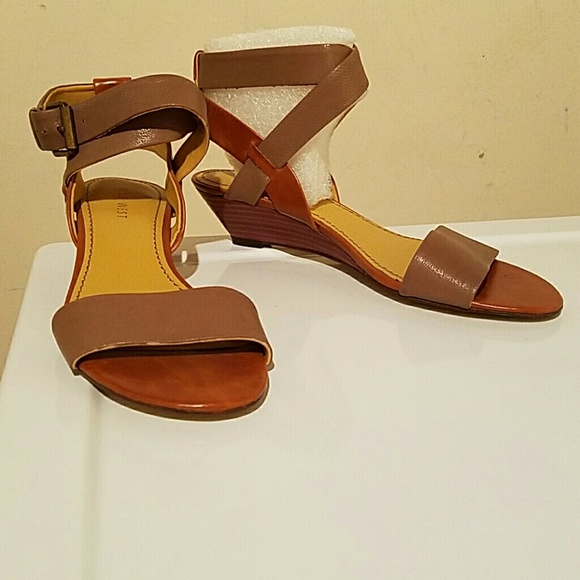 nine west low heel sandals