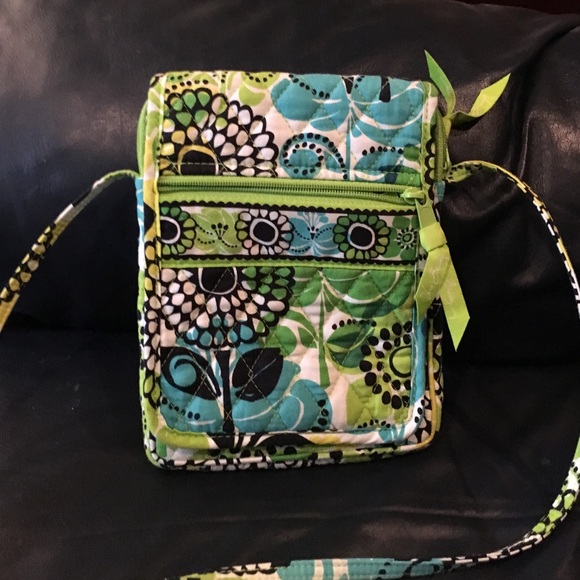 Purse  VERY PRETTY Aqua, green. black & white.
