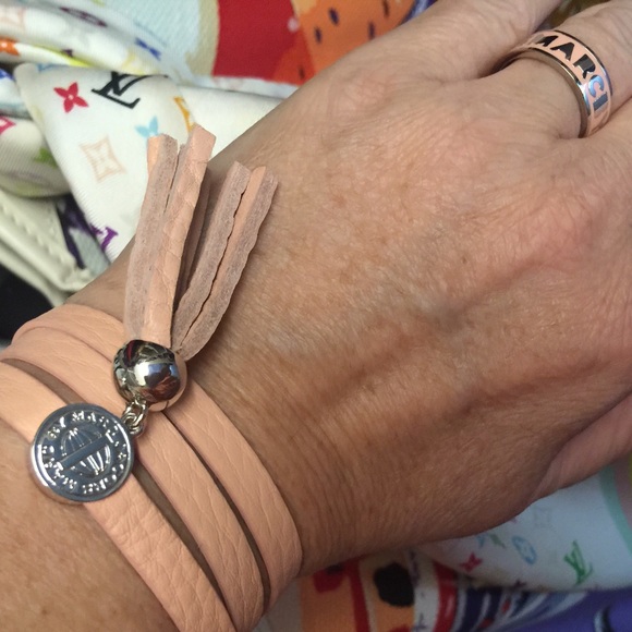 Everything has been moved to @wenrella closet - Picture 4 of 6