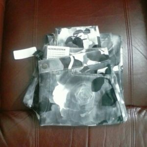 Hue Med  size Floral grey blk wht denim leggings