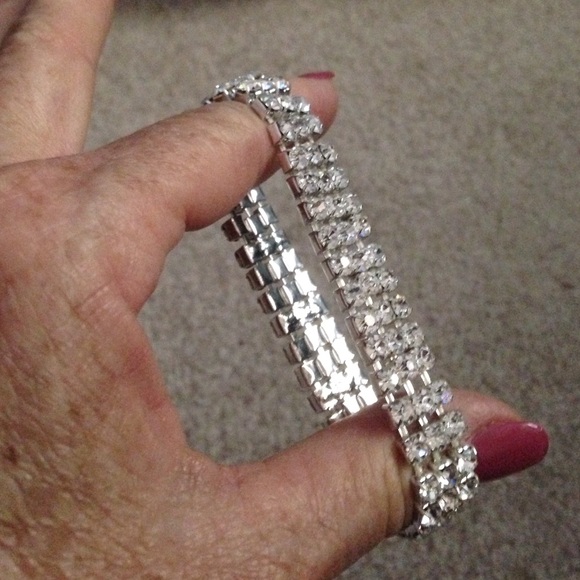 Silver Rhinestone stretch bracelet - Picture 2 of 3