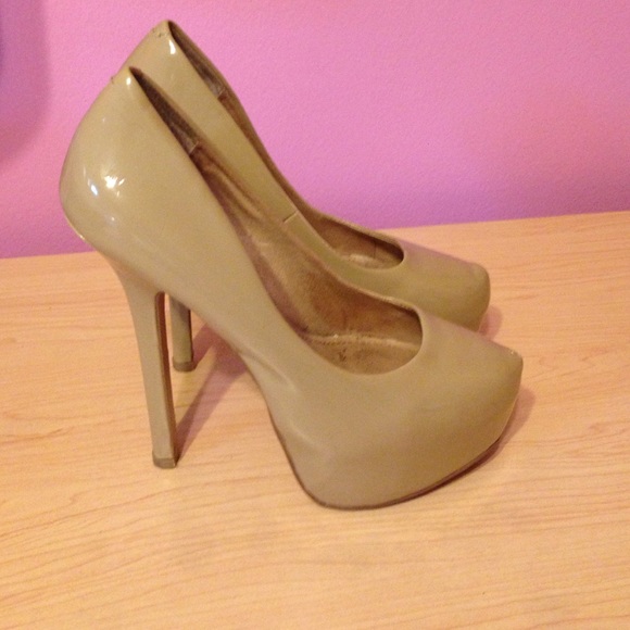 Steve Madden heals size 7
