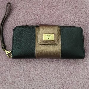 Fossil wallet with wristband