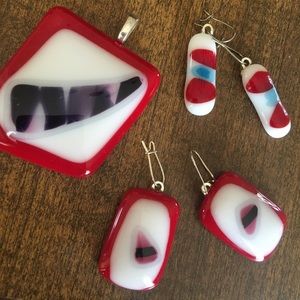 Glass pendant and earring set