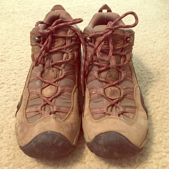 Keen size women's 6.5 waterproof hiking boots