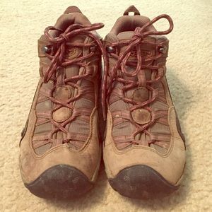 Keen size women's 6.5 waterproof hiking boots