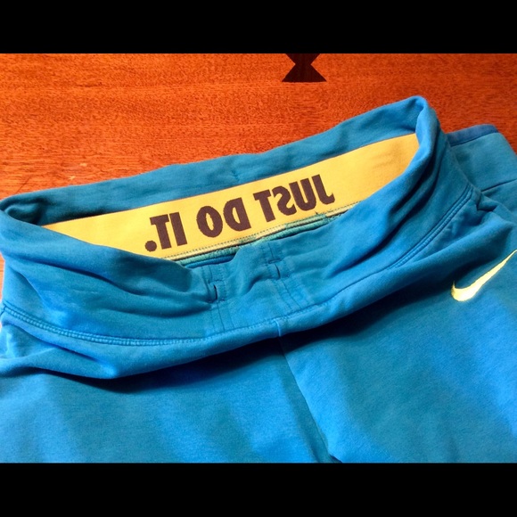 Nike vintage just do it capris. - Picture 3 of 4