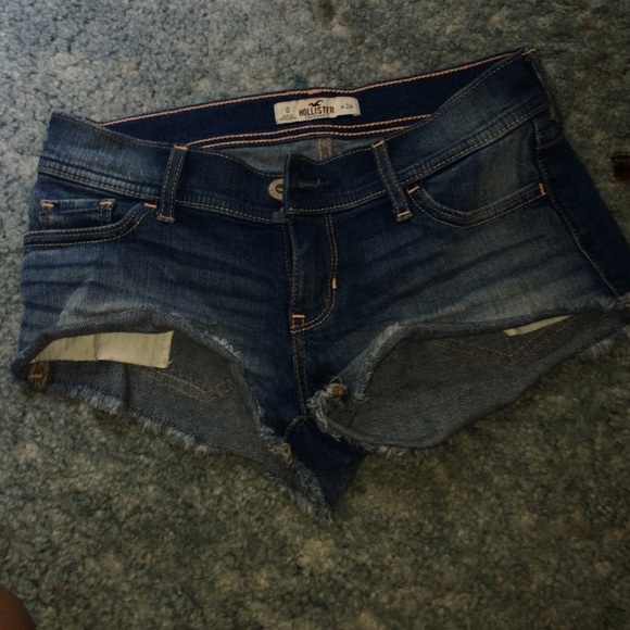 Medium wash short short jean shorts.