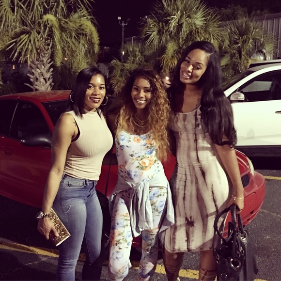 Meet your Posher, Dominique - Picture 1 of 1