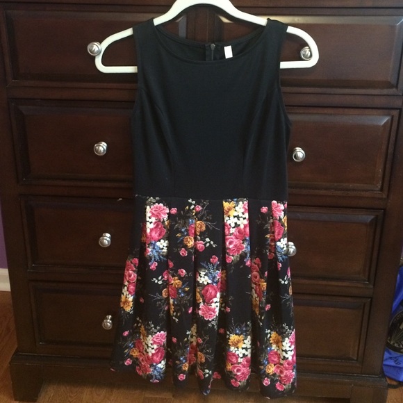 Floral black skater dress!