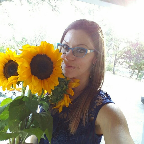 Meet your Posher, Rae - Picture 2 of 2