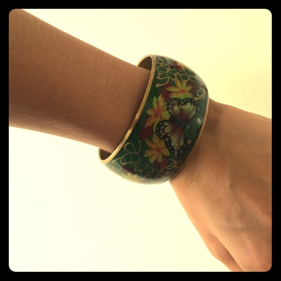 Detailed thick bangle