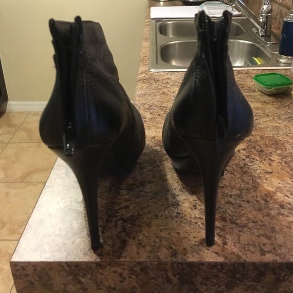booties - Picture 2 of 2