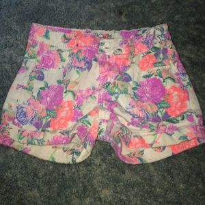Flowered jean shorts