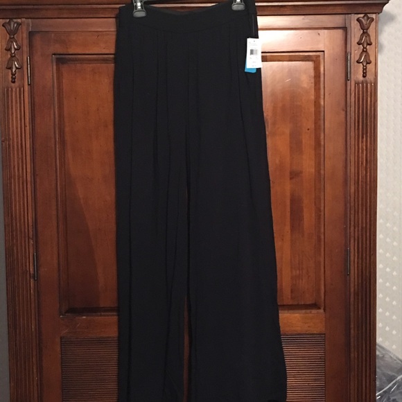 NWT. Wallpapher Palazzo Black Pants. Size L