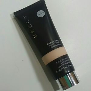 Becca Radiant Skin Satin Foundation