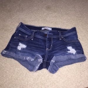 hollister shorts !