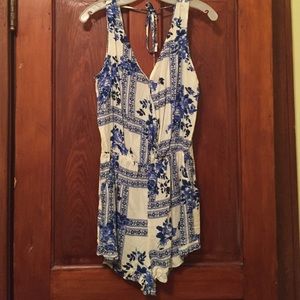 Mimi chica blue and white floral romper