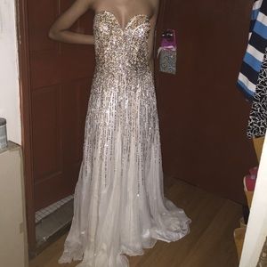 NEW BEAUTIFUL SEQUINED TERANI DRESS