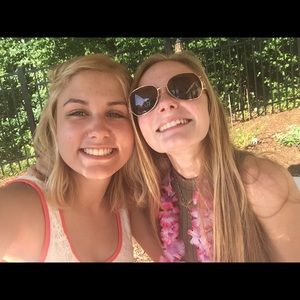 Meet your Posher, Amber