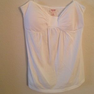 Strapless flowy white shirt with built in padding