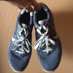 Size 7 Nike running shoe