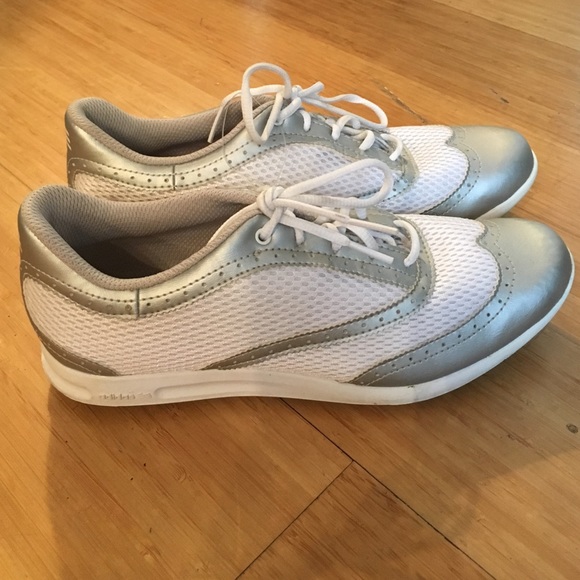 Look like a golf pro! Brand new adidas golf shoe.