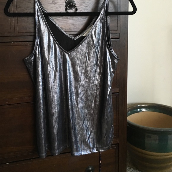 Metallic tank