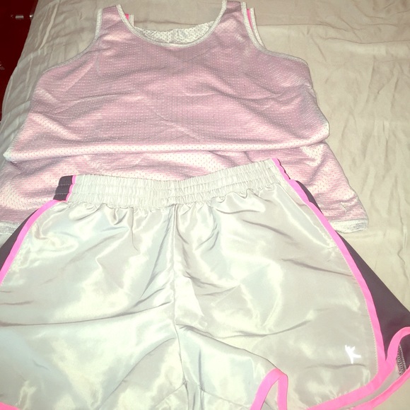 Woman's gym shorts and tank - Picture 1 of 4