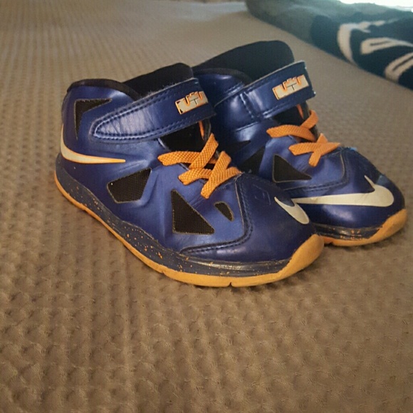 TODDLER BOYS Lebron James sneaks. Size 10