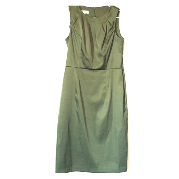 Olive green knee length pencil cut dress-Size 6