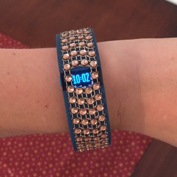 64 off fitbit accessories euc charge hr w rose gold accessory band fitbit charge hr band size