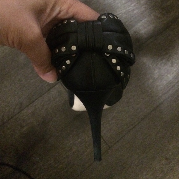 Authentic Valentino Studded bow pumps - Picture 4 of 4