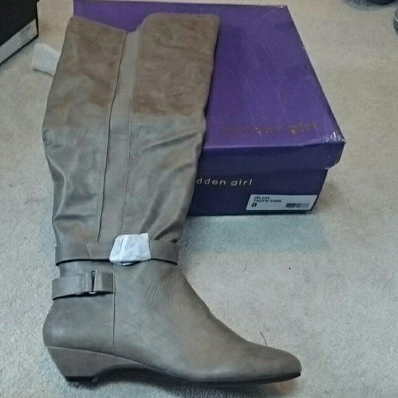 Taupe boots NWT