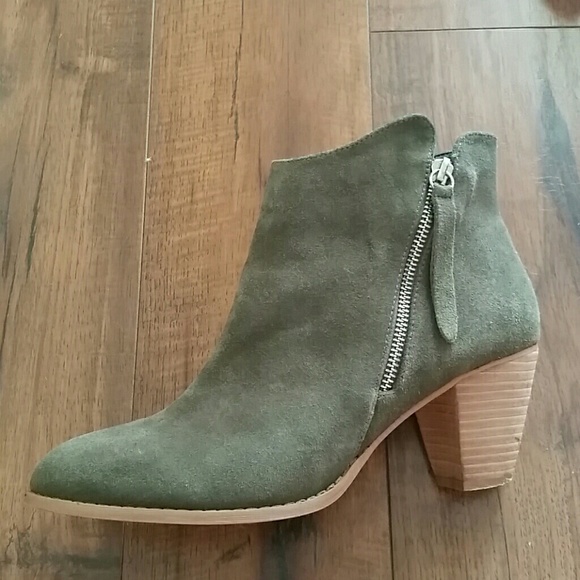 Sole Society "Justina" booties in Khaki size 9.5