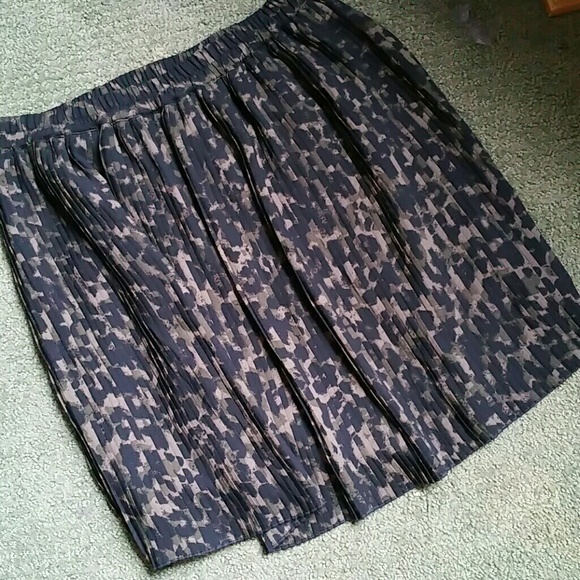 SOLD HM Animal Print Skirt - Picture 3 of 3