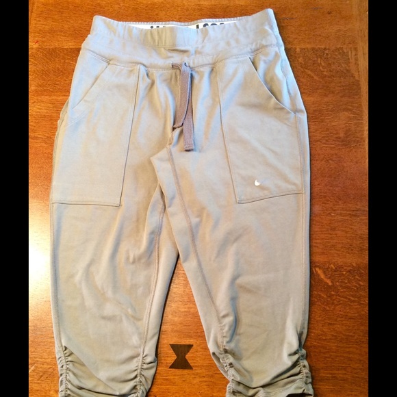 Nike just do it vintage capris.