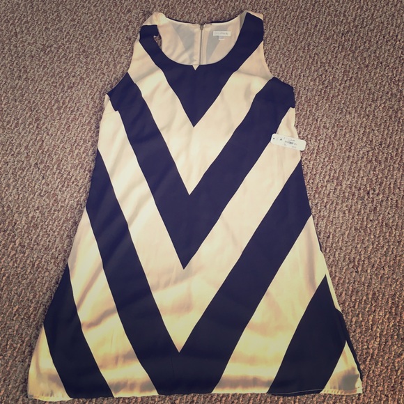 Women's dress - Picture 1 of 3