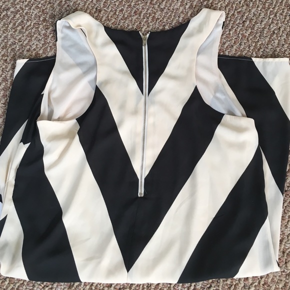 Women's dress - Picture 3 of 3