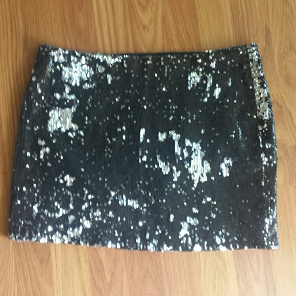 Sans Souci black sequin skirt - ON TREND - Picture 1 of 3