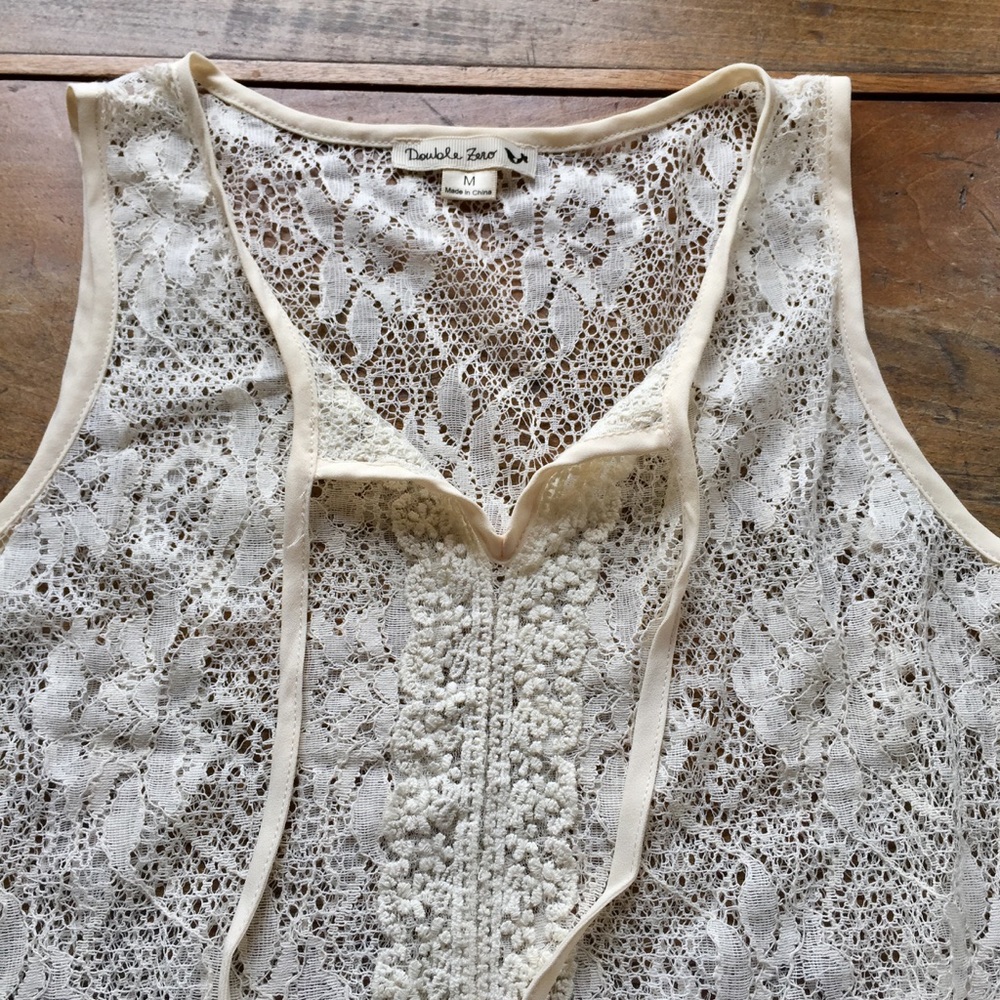 Like New Lace crop top - Picture 2 of 7